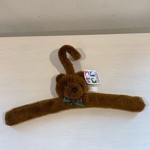 ALASKA FRIENDS BEAR HANGER KIDS